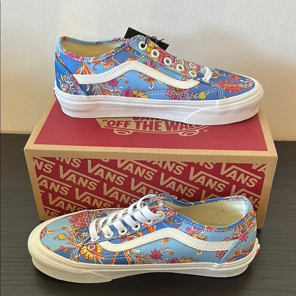 Vans Old Skool Tapered Blue and White Sneakers with Flowers Design - Picture 4 of 8